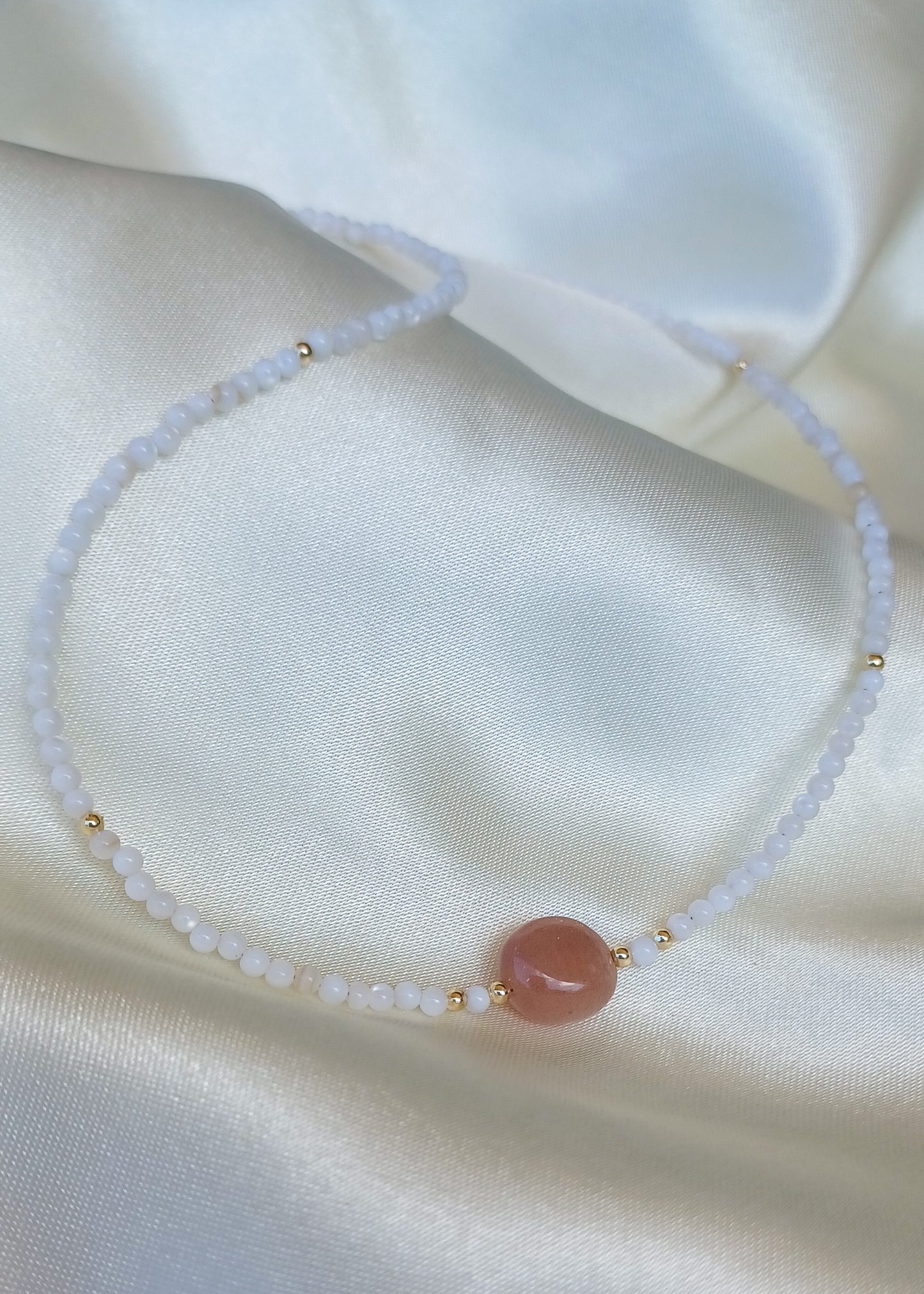 Crème | Zonnesteen en schelp | Ketting