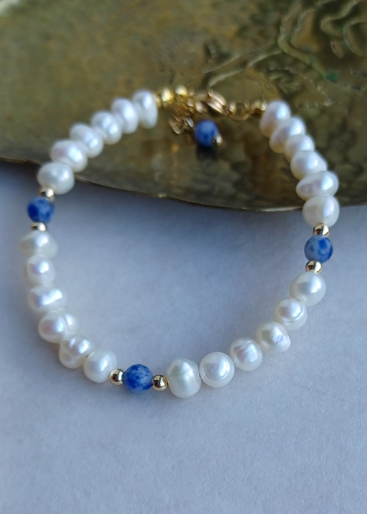 Crème | Sodaliet en parel | Armband