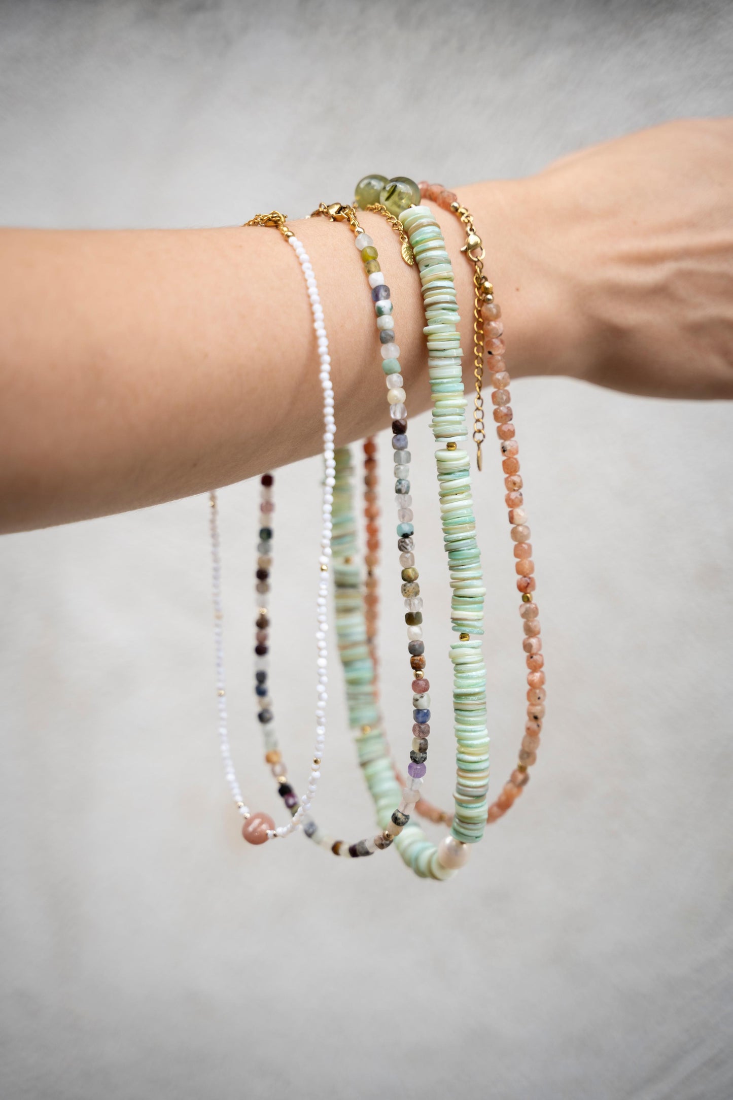Crème | Zonnesteen en schelp | Ketting