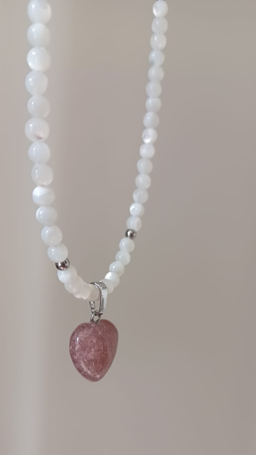 Violet | Schelp & Aardbeienkwarts | Ketting