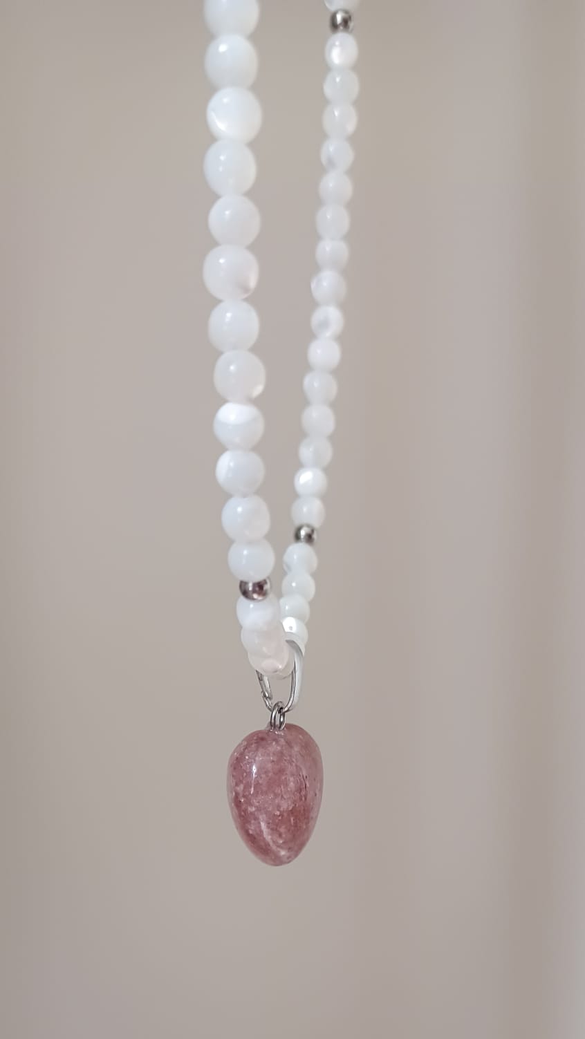 Violet | Schelp & Aardbeienkwarts | Ketting