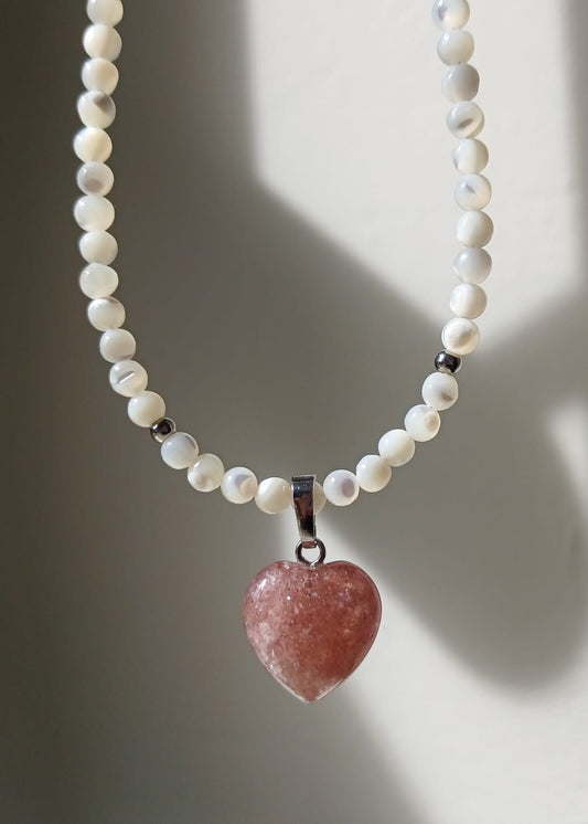 Violet | Schelp & Aardbeienkwarts | Ketting
